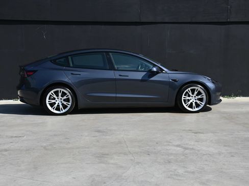 Used 2022 Tesla Model 3 RWD image 7
