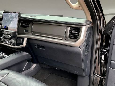 Used 2024 Ford Expedition XLT RWD image 16