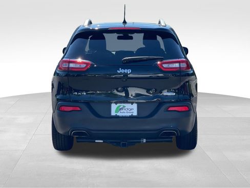 Used 2018 Jeep Cherokee Latitude Plus AWD/4WD image 6