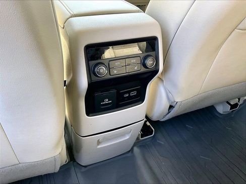 Used 2023 GMC Acadia Denali w/ Denali Ultimate Package AWD/4WD image 29