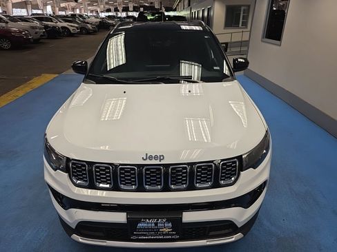 Used 2025 Jeep Compass Limited AWD/4WD image 13