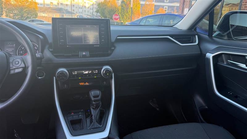 Used 2020 Toyota RAV4 XLE w/ Convenience Package FWD image 23