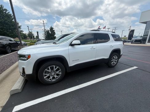 Used 2021 GMC Acadia SLT w/ Preferred Package FWD image 3