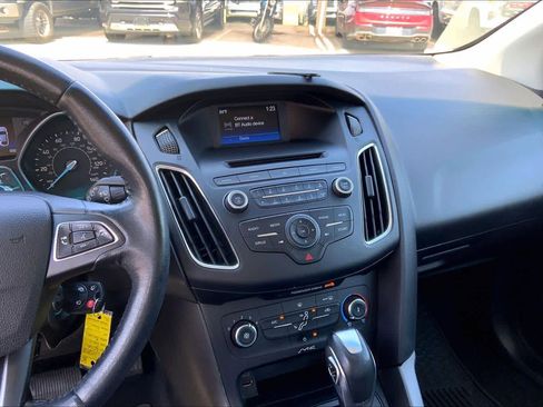Used 2016 Ford Focus SE w/ Equipment Group 201A image 7