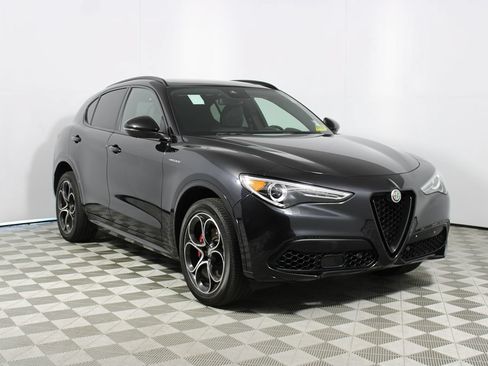 Used 2023 Alfa Romeo Stelvio Veloce AWD/4WD image 25