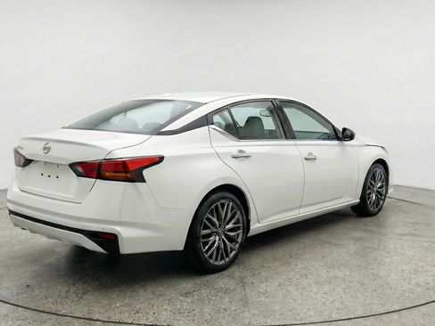 Used 2025 Nissan Altima 2.5 SV image 9