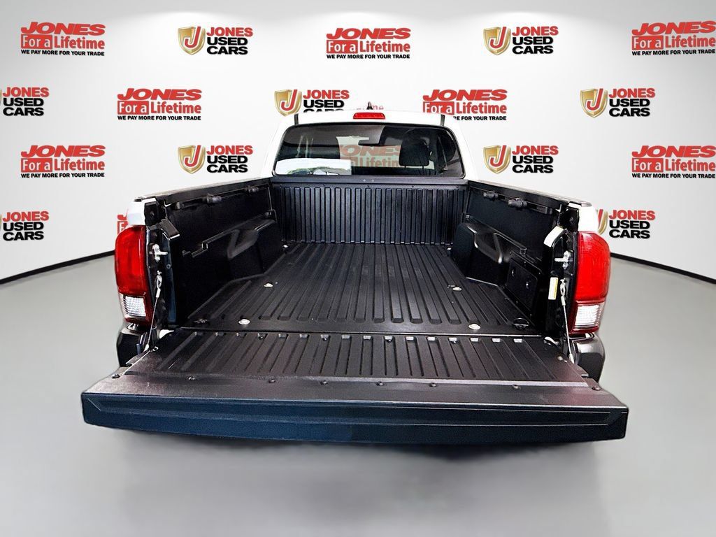 Used 2022 Toyota Tacoma SR AWD/4WD image 16