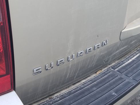 Used 2014 Chevrolet Suburban LT image 6