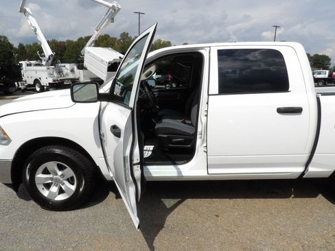 Used 2022 RAM 1500 Classic SLT image 13