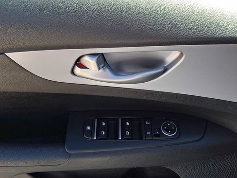 Used 2023 Kia Forte LXS FWD image 12