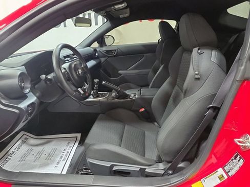 Used 2023 Toyota GR86 w/ ALL Weather Mat Package (TMS) RWD image 19