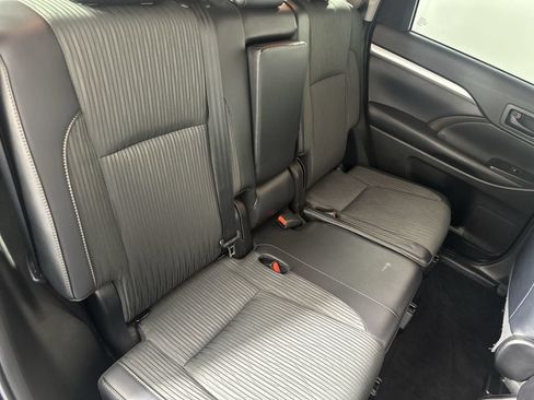Used 2019 Toyota Highlander Plus AWD/4WD image 27