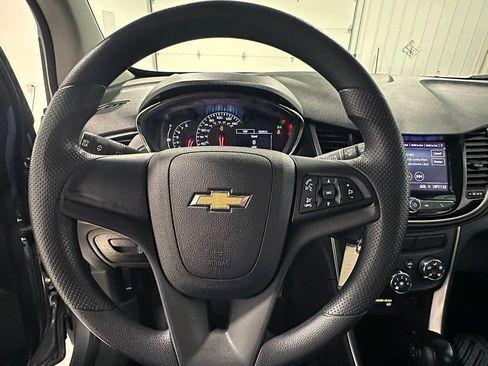 Used 2020 Chevrolet Trax LS FWD image 28