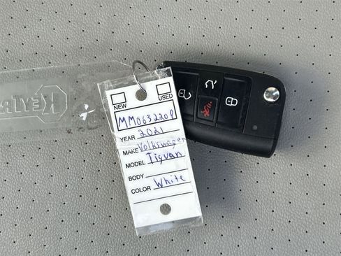 Used 2021 Volkswagen Tiguan SE R-Line image 20