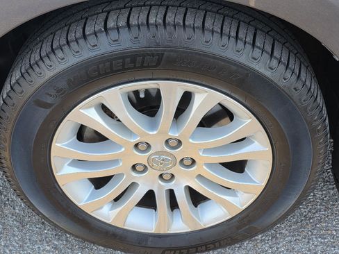 Used 2017 Toyota Sienna Limited image 47