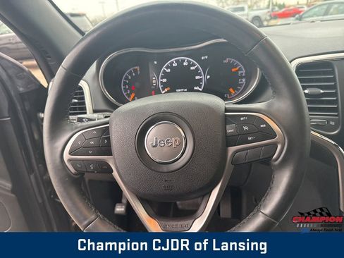 Used 2018 Jeep Grand Cherokee Altitude image 25