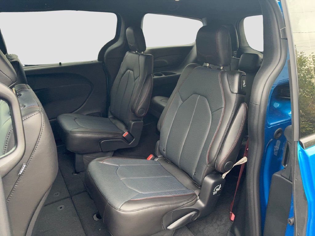 New 2027 Chrysler Pacifica Select AWD/4WD image 19