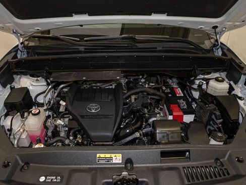 Used 2023 Toyota Highlander L image 19