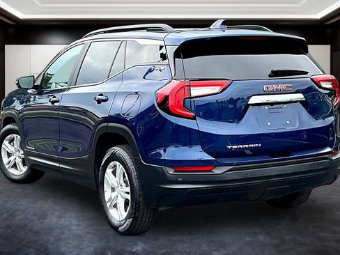 Used 2023 GMC Terrain SLE w/ Driver Convenience Package FWD image 4
