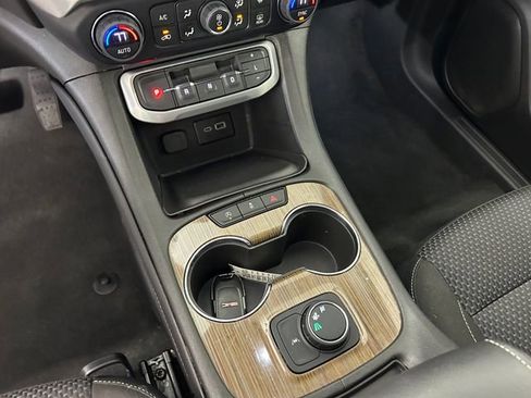 Used 2023 GMC Acadia SLE image 21