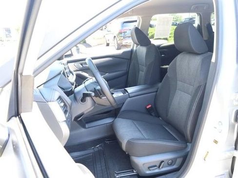 Certified 2025 Nissan Rogue SV FWD image 8