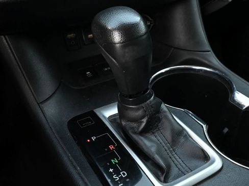 Used 2019 Toyota Highlander LE FWD image 13