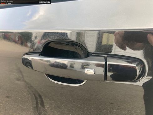 Used 2018 GMC Terrain SLE w/ Driver Convenience Package FWD image 18