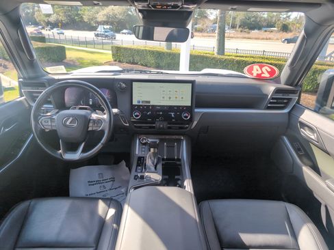 Used 2024 Lexus GX 550 image 29