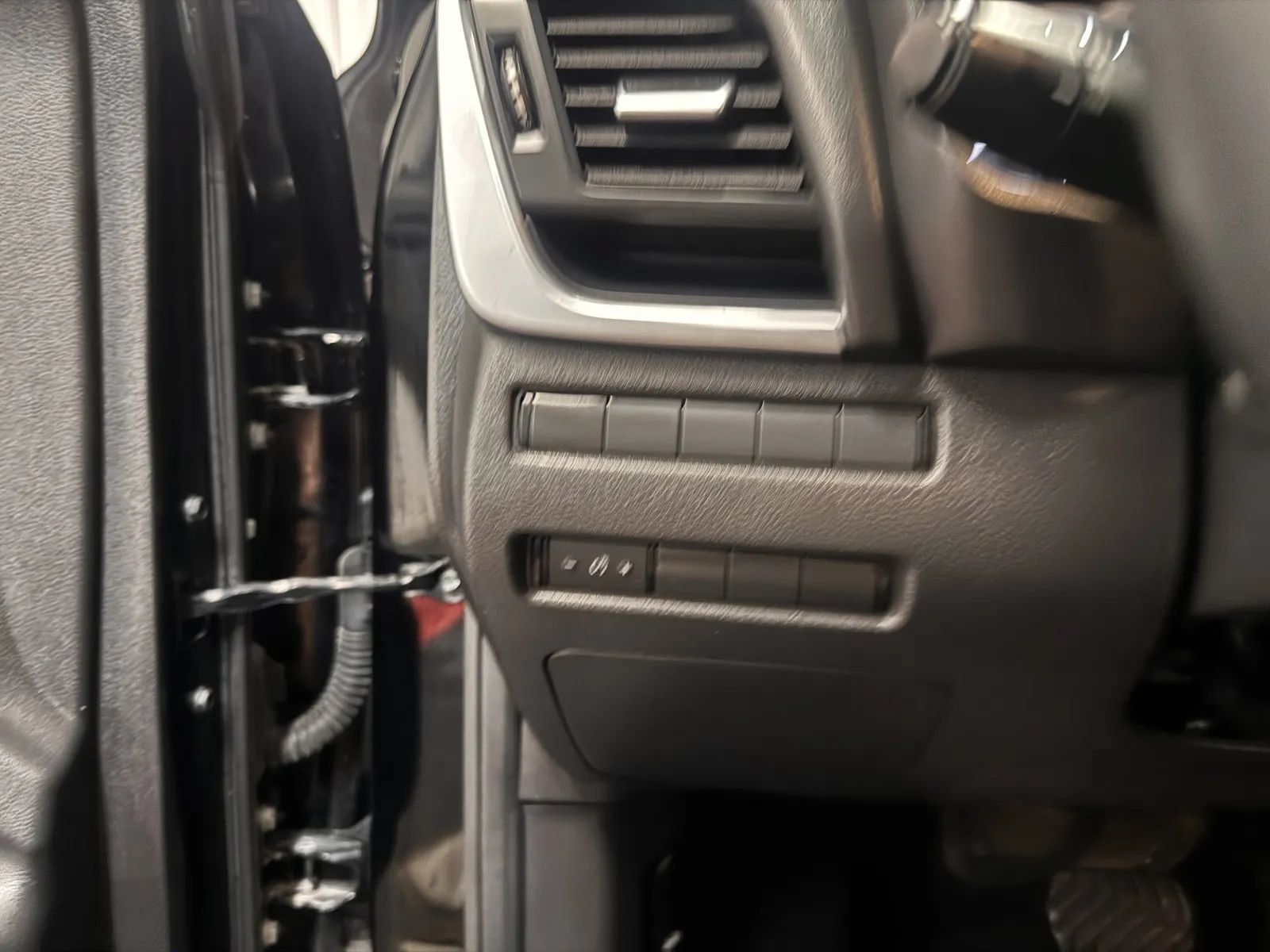 Used 2021 Nissan Rogue S AWD/4WD image 24