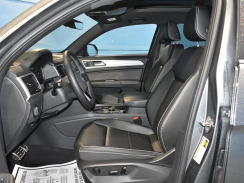 Used 2023 Volkswagen Atlas Cross Sport SE w/ Panoramic Sunroof Package image 7