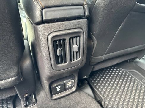 Used 2019 Jeep Compass Latitude w/ Cold Weather Group AWD/4WD image 18