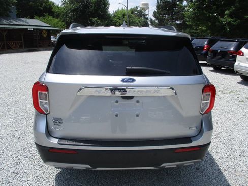 Used 2020 Ford Explorer XLT w/ Equipment Group 202A AWD/4WD image 4