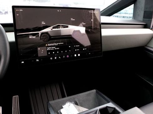 Used 2024 Tesla Cybertruck AWD Crew Cab image 18