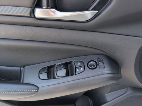 Used 2025 Nissan Altima 2.5 SV AWD/4WD image 13