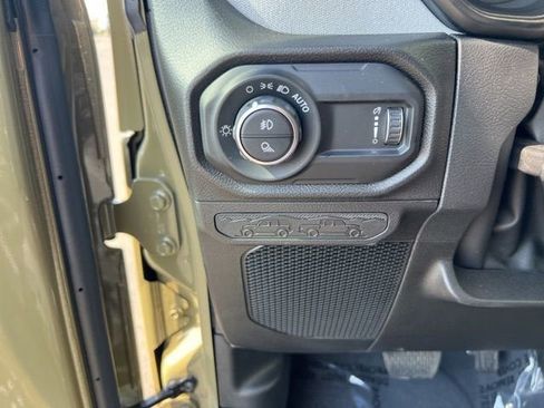 New 2025 Jeep Gladiator Sport image 18