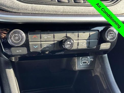 Used 2023 Jeep Compass Latitude image 18