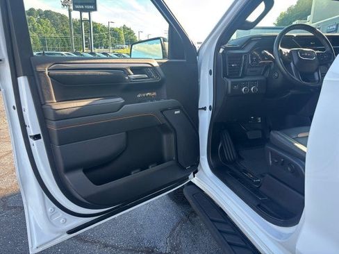Used 2024 GMC Sierra 1500 AT4 w/ AT4 Premium Package AWD/4WD image 9