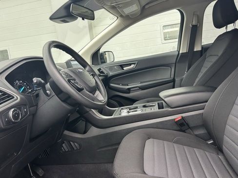 Used 2024 Ford Edge SE w/ Black Appearance Package image 8