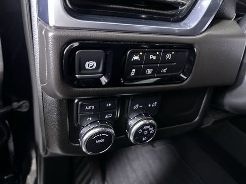 Used 2025 GMC Yukon Elevation AWD/4WD image 18