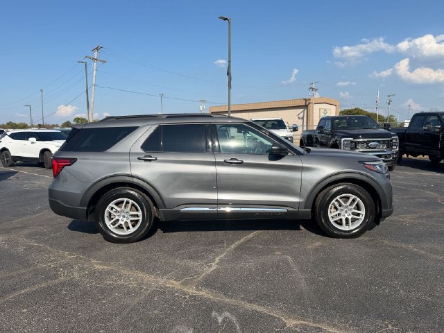 Used 2025 Ford Explorer Active RWD image 11