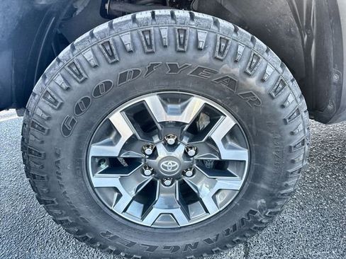 Used 2023 Toyota Tacoma TRD Off-Road image 19