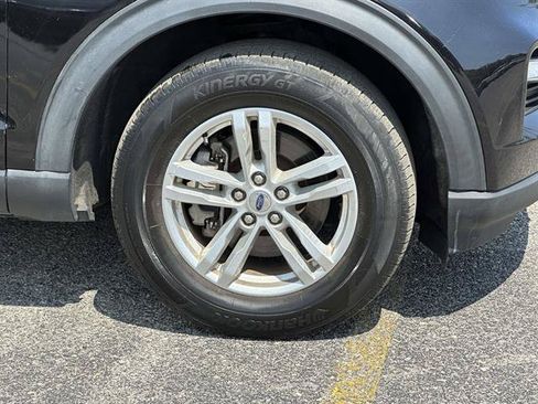 Used 2022 Ford Explorer XLT w/ Equipment Group 202A AWD/4WD image 27