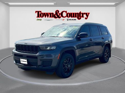 Certified 2025 Jeep Grand Cherokee L Altitude image 3