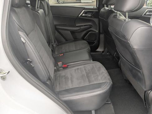 Used 2024 Mitsubishi Outlander SE Black Edition FWD image 38