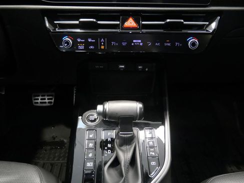 Used 2023 Kia Niro SX Touring image 23