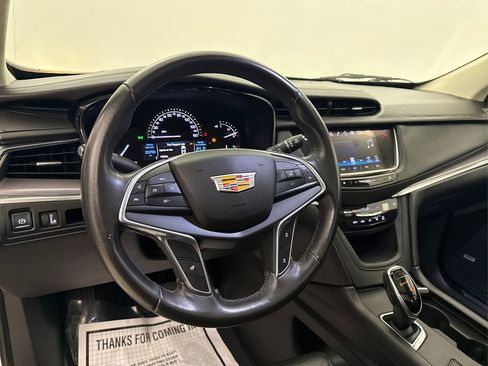 Used 2017 Cadillac XT5 Luxury image 32