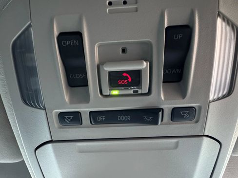 Used 2023 Toyota Highlander XLE image 25