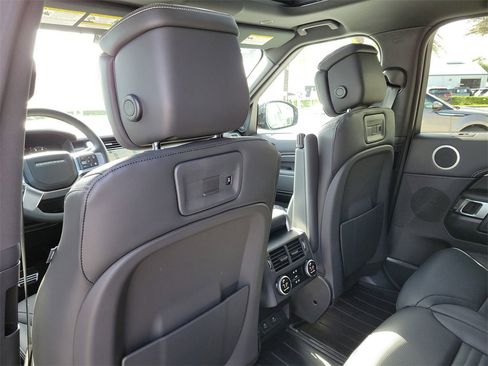 New 2025 Land Rover Discovery Metropolitan Edition image 16