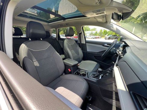 Certified 2024 Volkswagen Taos SE w/ Panoramic Sunroof Package FWD image 23