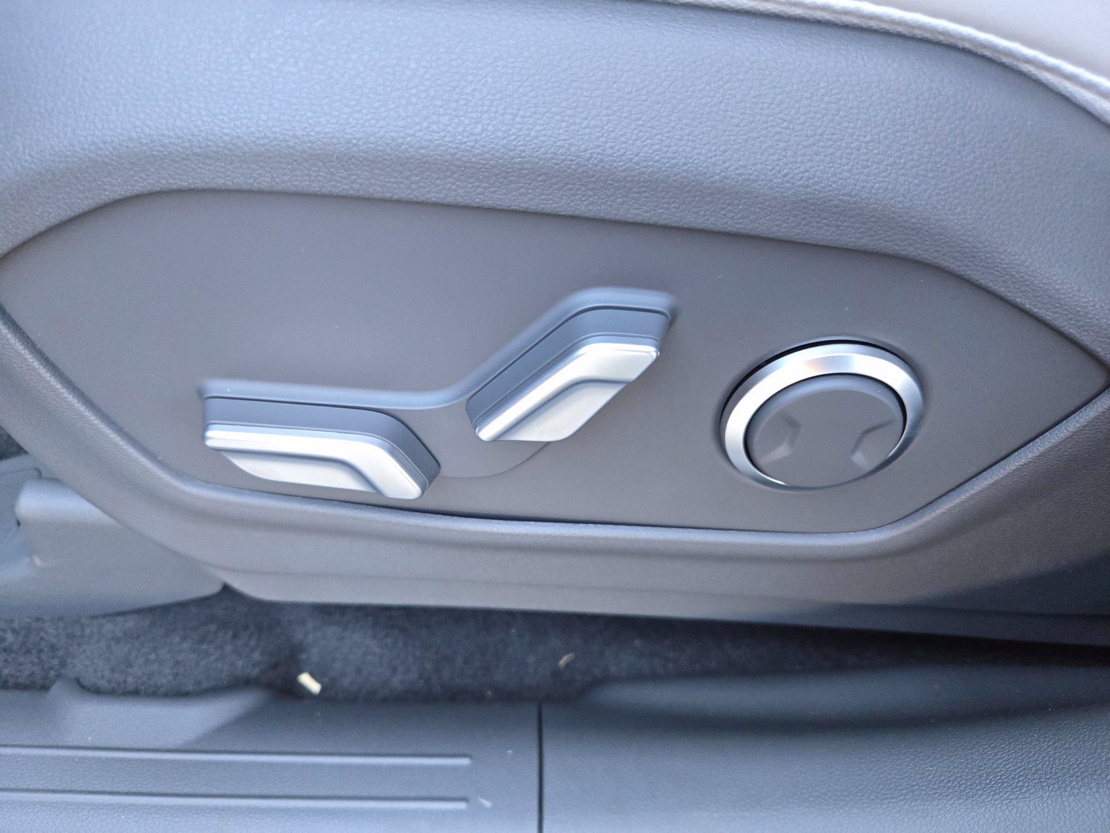 New 2027 Hyundai Santa Fe SEL FWD image 16
